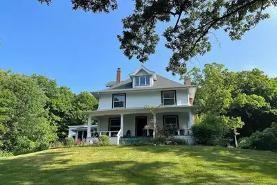 Image de Brigham Farmhouse- Driftless Wisconsin Gem