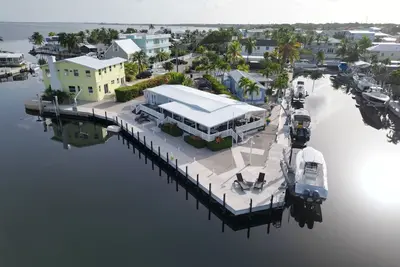 Image de Waterfront Paradise in Key Largo: A Spacious Corner Lot with 220ft of Dockage