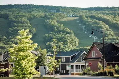 Image de Escape to the Blue Mountains steps away from beaches, golf, biking, and more! !