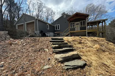 Gorgeous & Spacious Lake Front Home