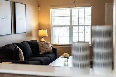 Image de Bright & spacious 3 bedroom home! Amazing location