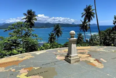 Image de Casa No Centro Do Mundo Ilhéu Equator