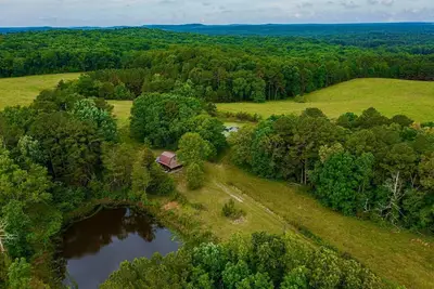 Image de Mennonite Built Cabin on 81 acres surrounded by 30, 000 acres of state park