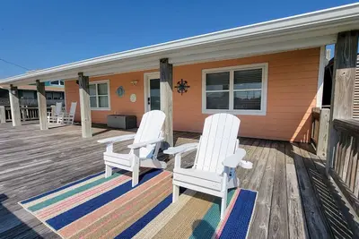 Image de Remodeled Beach House in Crystal Beach w/Starlink