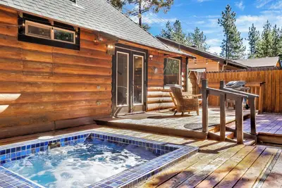 Image de *Maltby Modern 1936 Cabin*Hot Tub*Games*Central*