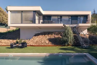 Image de Nouvel ville de 3 chambres, piscine et jardin