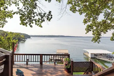 Image de Waterfront lake house with your own private dock and amazing views.