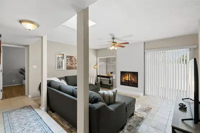 Image de Dreamy Balloon Fiesta Albuquerque getaway! -local food, hiking & great views-