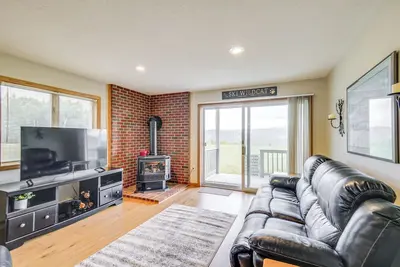 Image de Bartlett Condo w/ Mountain View & Outdoor Pool!