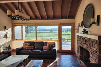 Great Location With A Gorgeous View and 6 Sharc Passes! !