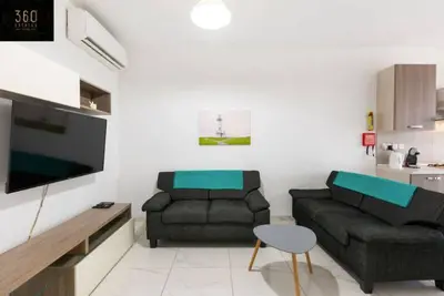 Beautiful, central home with all amenities & Wifi