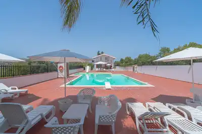 Image de Appartement de vacances 'Appartamento Con Vista Su Noto' avec piscine partagée, terrasse et Wi-Fi