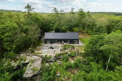 Image de Hemlock Cliffhouse: Secluded with Stunning Views