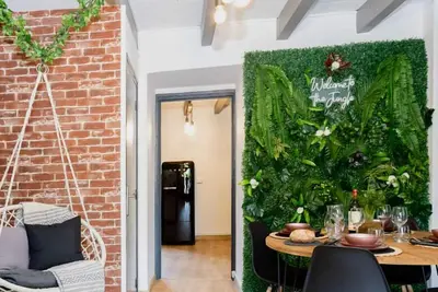Image de ꧂ Maison « Jungle House » 90 m2\/ Montbrison *Rétroprojecteur-Cinéma-Jeux-Parking