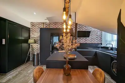 Image de Studio Confort Centre-Ville: Cuisine Équipée, Clim, WiFi, Netflix, Proche Gare et Bus Gratuits