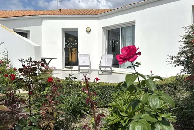 Image de Maison spacieuse proche plage avec jardin et terrasse – 3 chambres, 6 couchages, calme assuré