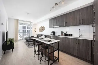 Image de Amazing 2br Suite - Heart of Toronto - Free Parking