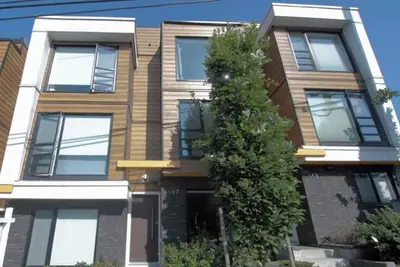 Image de Quiet Summer Rental - Modern Townhouse with Views in Lower Lonsdale