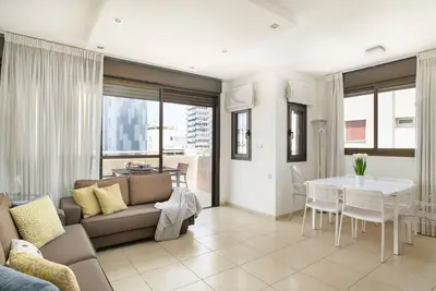 Image de Airy & Bright w\/Balcony Parking steps from Beach by FeelHome