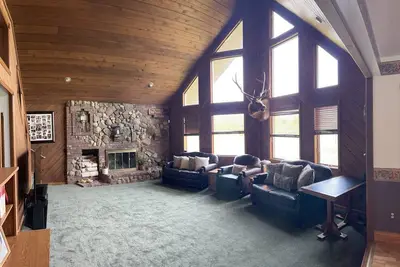 Image de White Birch Getaway is a perfect place to gather with family and friends!