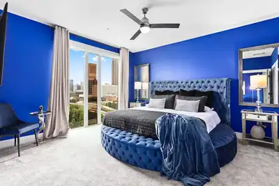 Image de Midnight Oasis – A short term furnished 2br in Dtn Atl – Rooftop Pool & Gym