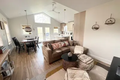 Image de New Buffalo Charming Lake House Cr23-0079