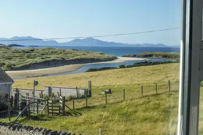 Image de Morlais (Voice Of The Sea), pet friendly, with a garden in Aberffraw