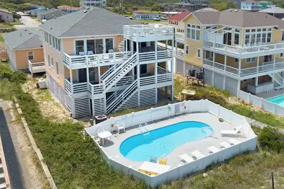Image de Surf Monkey: Oceanfront | Private Pool | Rec Room