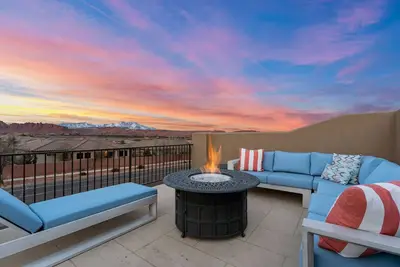 Image de My Husband Wishes: 7 bedrooms, Private Hot Tub, Foosball, Pools! Paradise Villag