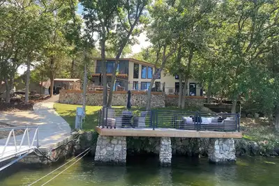 Image de Unique home and 3 level bunkhouse. Lake of the Ozarks. Accommodate 24 guests!