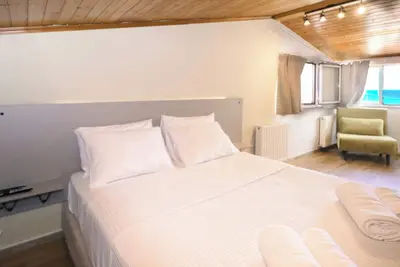 Image de Family Beach House near the sea - 10’ from Airport and Expo