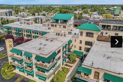 Image de Fabulous unique downtown adventure plus boardwalk-beach and lighthouse 2. 4 m
