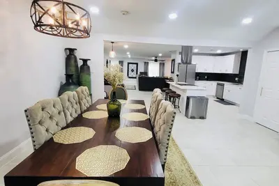 Image de Spacious Greenbrook Home near Downtown Carrolton