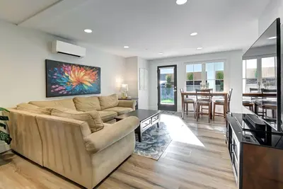 Image de Downtown 2-Bedroom Suite Near Kirkland Marina & Bellevue