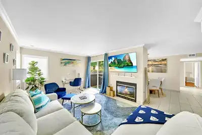 Image de It’s never too late to ‘Seas The Day’! Walk to Beach! Pool & Patio! Str23-0019
