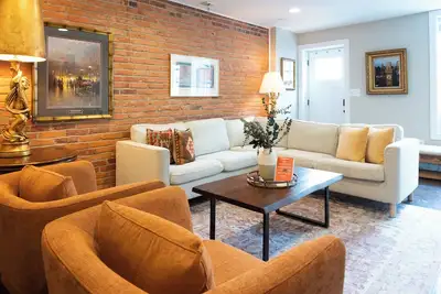Image de Luxury Federal Hill Home w/Rooftop & 4 Parking Spots
