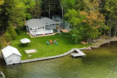 Image de Waterfront home on South Lake Leelanau, pet friendly, beautiful sunsets. \n.