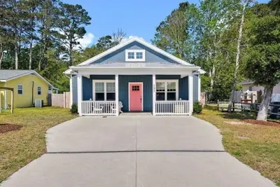 Image de 3 bed/2 bath Oak Island Cottage, sleeps 6-7 people comfortably.