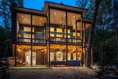 Image de Mtn Modern w/View~4 King Suites~Sauna~PuttingGreen