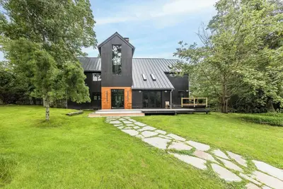 Image de Charming East Hampton Estate Retreat: Spacious Rental Property in Prime Location