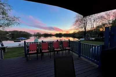 Image de Sunset Shores #3- Up North Cottage: Sleeps 5, waterfront, firepit, rowboat