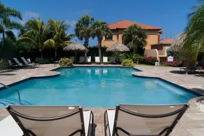 Image de 2br2ba Townhome with Pools & Gym @ Gold Coast