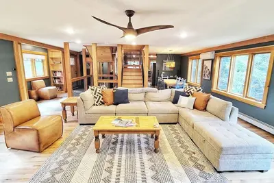 Image de Stunning New Build on the River, 4 miles to Trapp