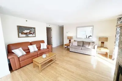 Image de Lovely two bedroom condo, central Stowe location.