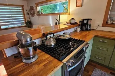 Image de charming downtown home, pet friendly!