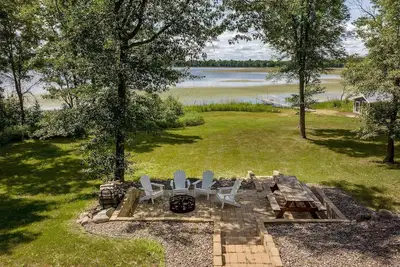 Image de Amazing Yard! Kayaks, Fire Pit, Games, Huge Family Room  & More!