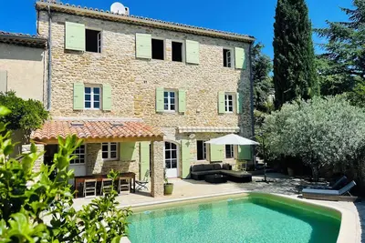 Image de Maison de Village avec Piscine