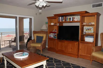 Image de Second floor three bedroom three bath direct oceanfront