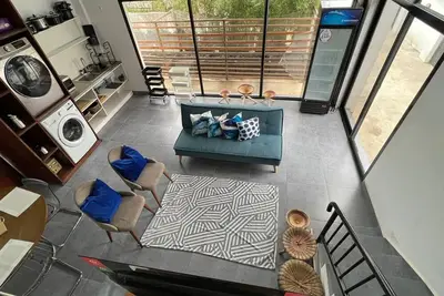 Image de Maison moderne: Séjour authentique, vivez l’expérience du marché local