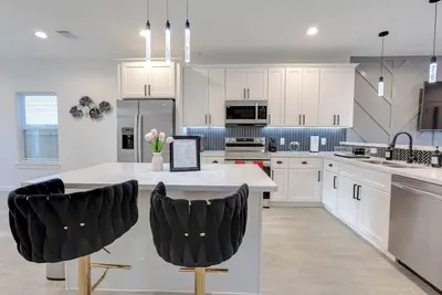 Image de Lé Luxe Maison! Upscale 3 Br 2. 5 Ba Medical Center/ Downtown Houston -Gated-